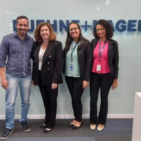 Departamento de Comércio Exterior realiza visita de relacionamento