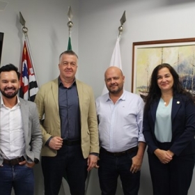 Reunião de relacionamento: empresa associada Sagacy
