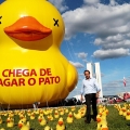 Pato gigante representa indignação dos brasileiros, diz Skaf